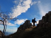 51 Saliamo tra i roccioni baciati dal sole 